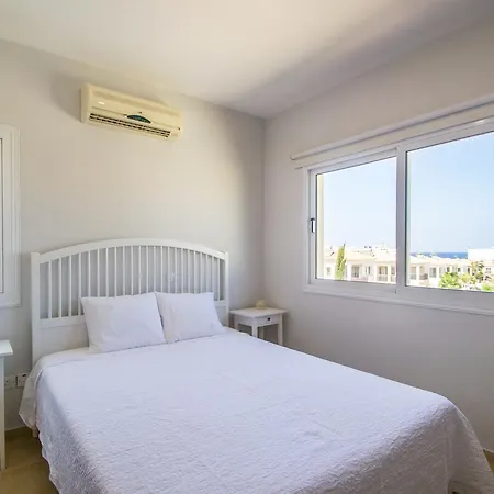 Pernera Beach Three Bedroom Willa *