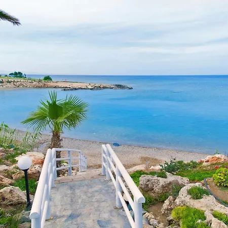 Pernera Beach Three Bedroom Willa *
